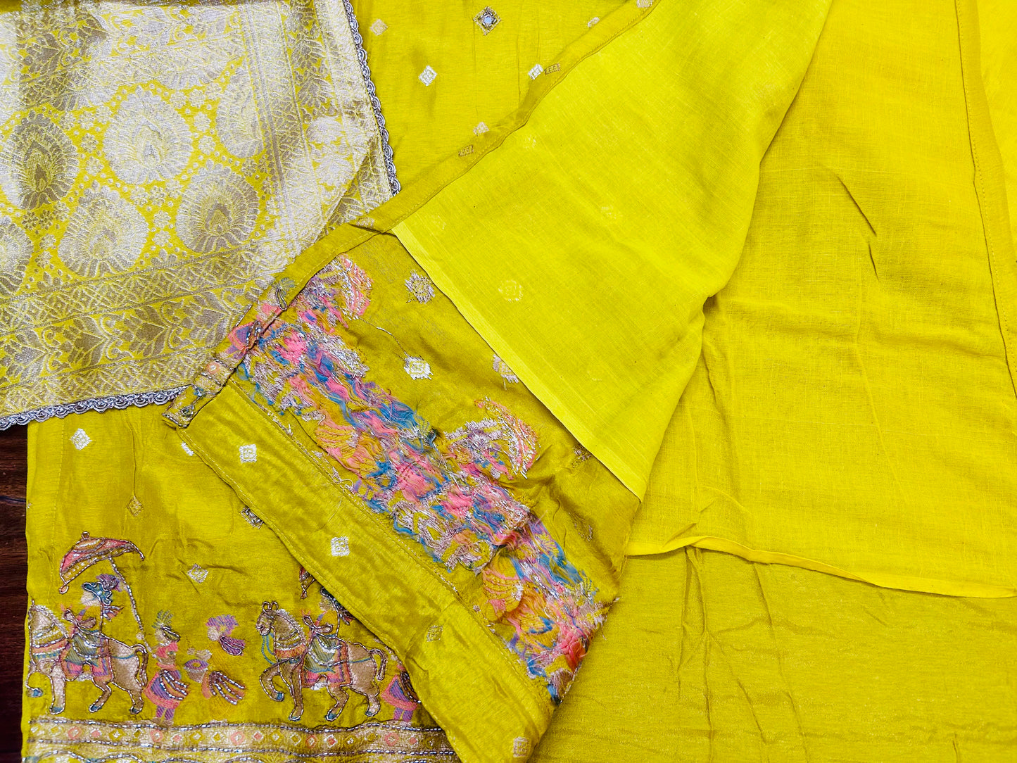 Doli Karvaan with Banarasi Dupatta Suit Set