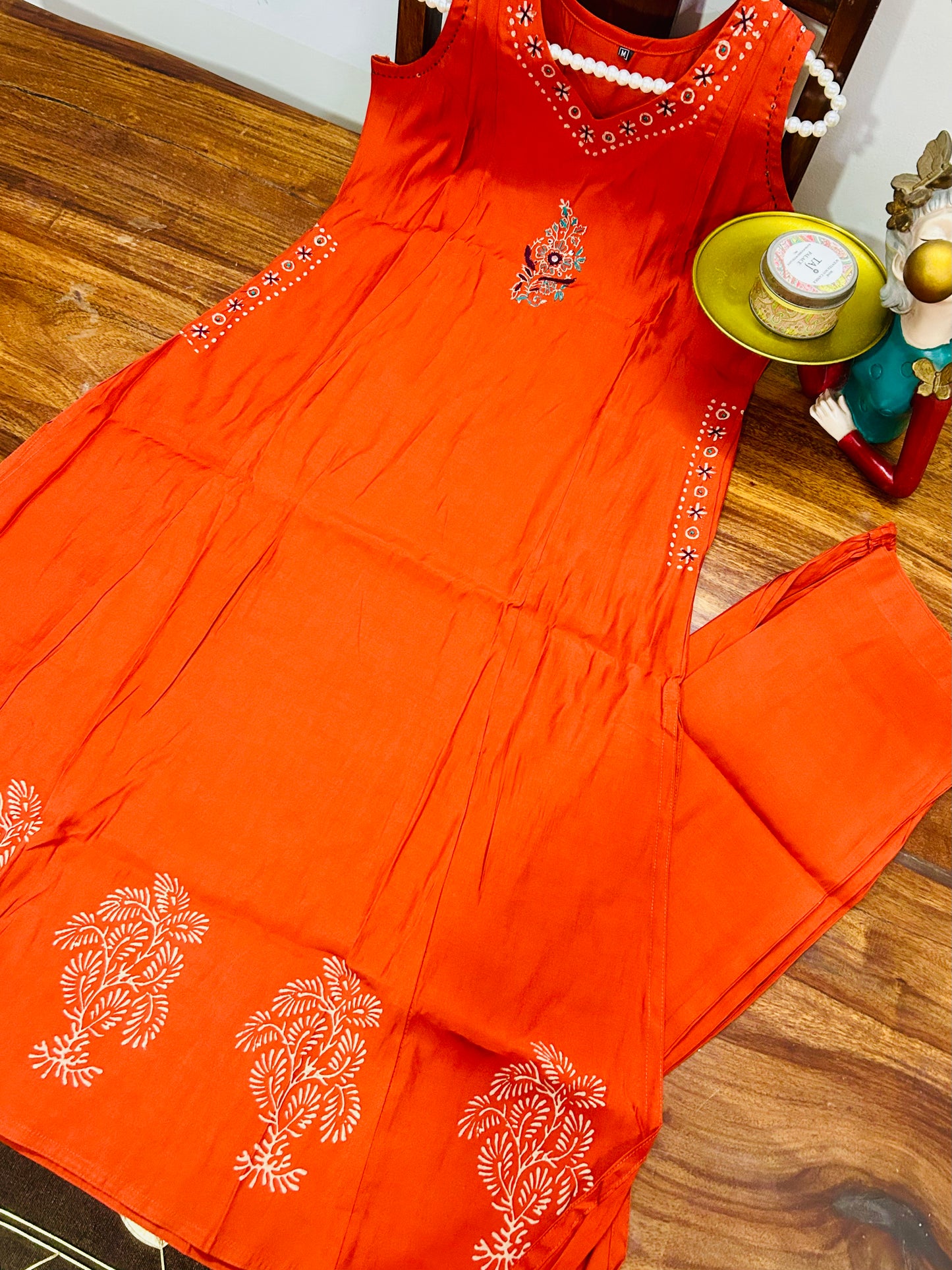 Saheli- Minimalistic Suit Set