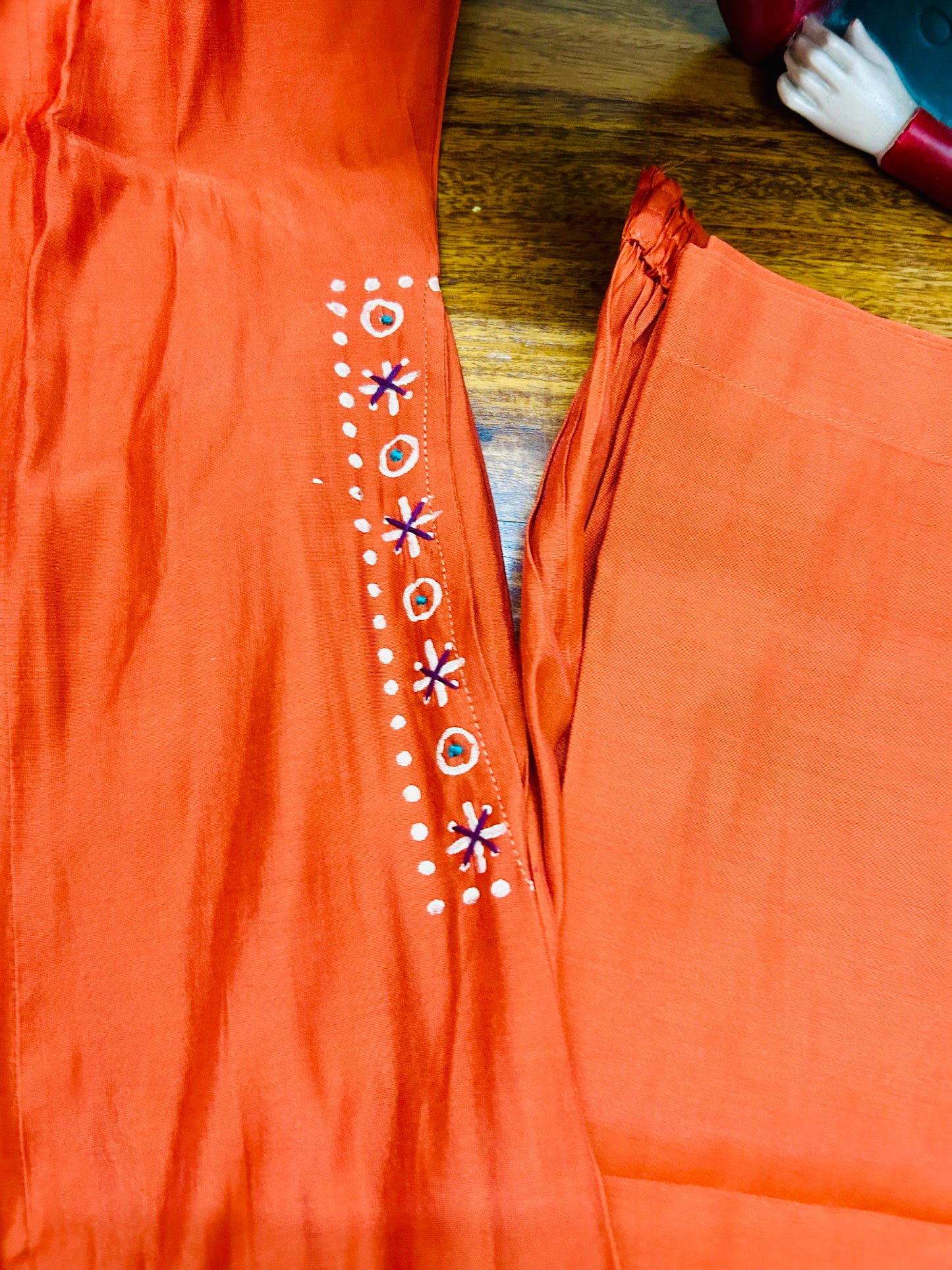 Saheli- Minimalistic Suit Set